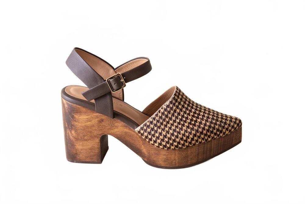NEW HUMA BLANCO women's pearl clogs in brown